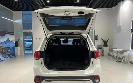 Mitsubishi Outlander III рестайлинг 3, 2018 год, 2 000 000 рублей, 7 фотография