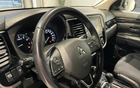 Mitsubishi Outlander III рестайлинг 3, 2018 год, 2 000 000 рублей, 13 фотография