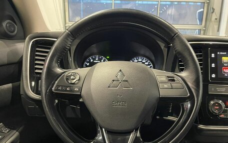 Mitsubishi Outlander III рестайлинг 3, 2018 год, 2 000 000 рублей, 14 фотография