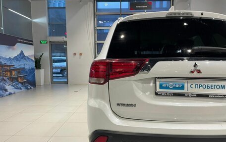 Mitsubishi Outlander III рестайлинг 3, 2018 год, 2 000 000 рублей, 8 фотография