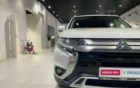 Mitsubishi Outlander III рестайлинг 3, 2018 год, 2 000 000 рублей, 9 фотография