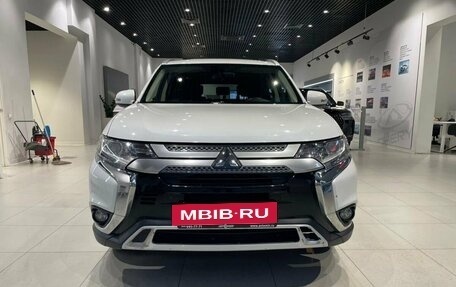 Mitsubishi Outlander III рестайлинг 3, 2018 год, 2 000 000 рублей, 2 фотография