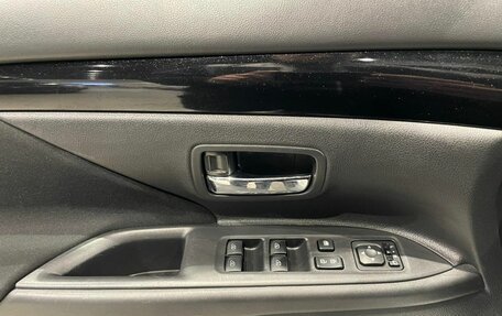 Mitsubishi Outlander III рестайлинг 3, 2018 год, 2 000 000 рублей, 18 фотография