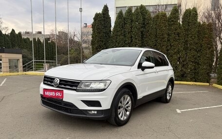 Volkswagen Tiguan II, 2020 год, 2 400 000 рублей, 1 фотография