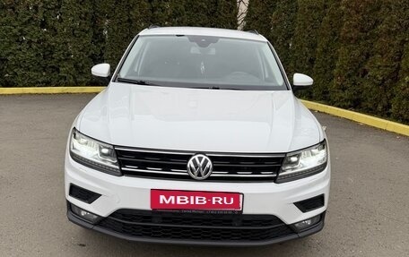 Volkswagen Tiguan II, 2020 год, 2 400 000 рублей, 2 фотография