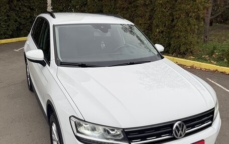 Volkswagen Tiguan II, 2020 год, 2 400 000 рублей, 3 фотография