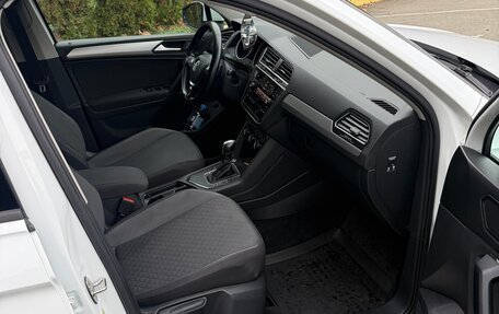 Volkswagen Tiguan II, 2020 год, 2 400 000 рублей, 21 фотография