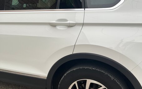 Volkswagen Tiguan II, 2018 год, 2 600 000 рублей, 1 фотография