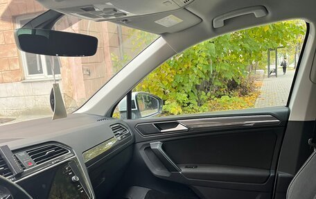 Volkswagen Tiguan II, 2018 год, 2 600 000 рублей, 3 фотография