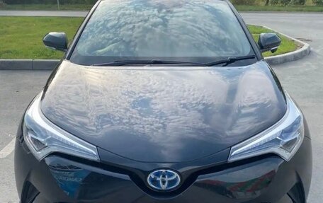 Toyota C-HR I рестайлинг, 2017 год, 1 фотография