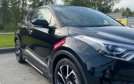 Toyota C-HR I рестайлинг, 2017 год, 3 фотография