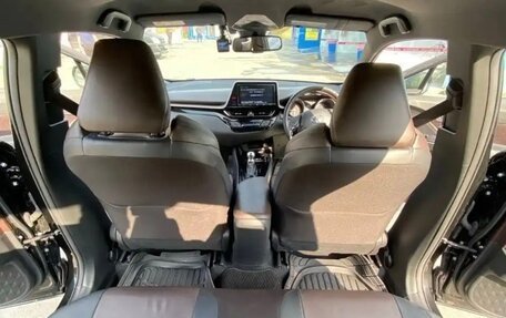 Toyota C-HR I рестайлинг, 2017 год, 10 фотография