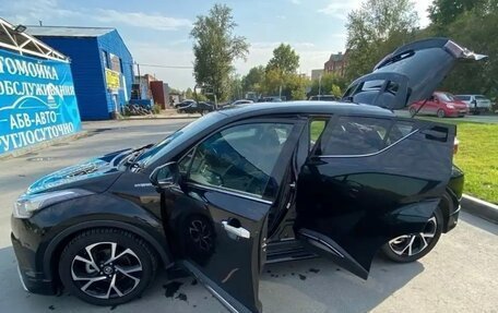 Toyota C-HR I рестайлинг, 2017 год, 15 фотография