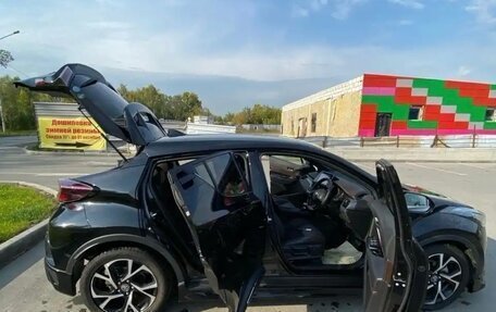 Toyota C-HR I рестайлинг, 2017 год, 16 фотография