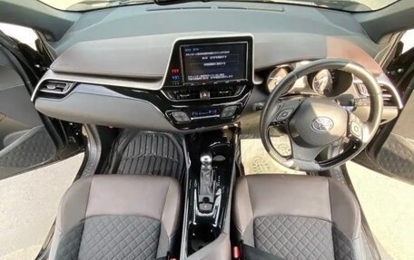 Toyota C-HR I рестайлинг, 2017 год, 12 фотография