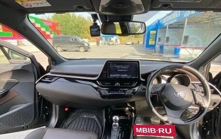 Toyota C-HR I рестайлинг, 2017 год, 11 фотография