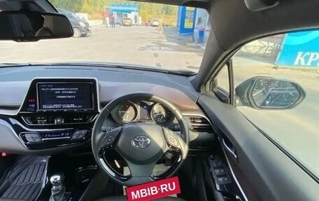 Toyota C-HR I рестайлинг, 2017 год, 13 фотография