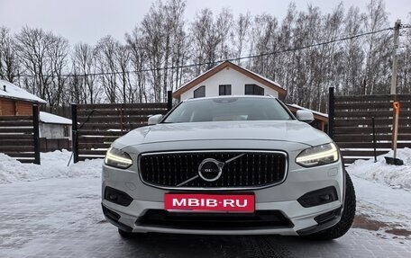 Volvo V90 Cross Country I рестайлинг, 2021 год, 3 900 000 рублей, 1 фотография