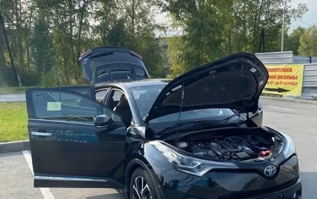 Toyota C-HR I рестайлинг, 2017 год, 19 фотография