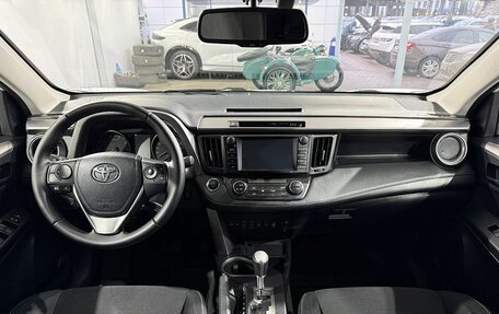 Toyota RAV4, 2017 год, 2 299 000 рублей, 11 фотография