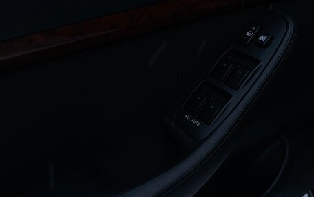 Toyota Avensis III рестайлинг, 2003 год, 720 000 рублей, 10 фотография