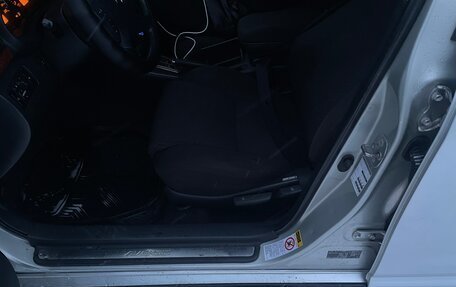 Toyota Avensis III рестайлинг, 2003 год, 720 000 рублей, 13 фотография