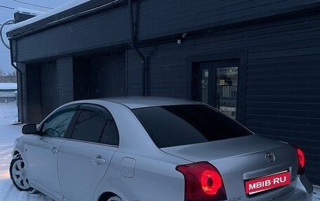 Toyota Avensis III рестайлинг, 2003 год, 720 000 рублей, 6 фотография