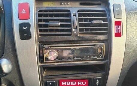 Hyundai Tucson III, 2005 год, 890 000 рублей, 9 фотография