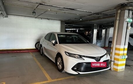 Toyota Camry, 2021 год, 3 230 000 рублей, 2 фотография