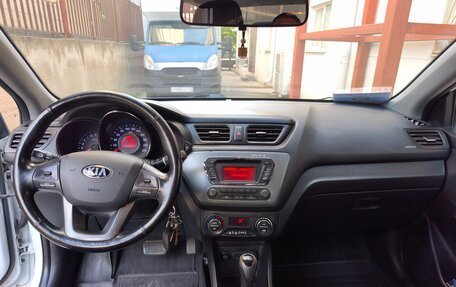 KIA Rio III рестайлинг, 2013 год, 1 120 000 рублей, 24 фотография