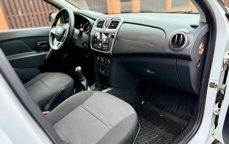 Renault Sandero II рестайлинг, 2018 год, 889 000 рублей, 24 фотография