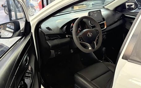 Toyota Yaris XP150 рестайлинг, 2022 год, 1 245 004 рублей, 10 фотография