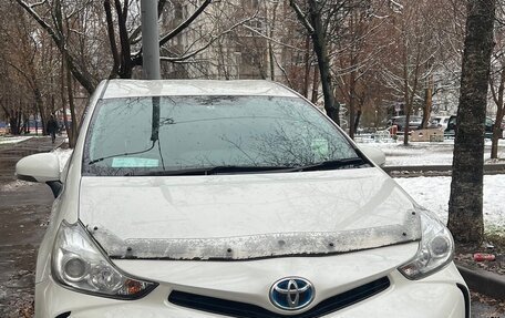 Toyota Prius Alpha I (ZVW40/41), 2017 год, 1 600 000 рублей, 1 фотография