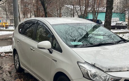Toyota Prius Alpha I (ZVW40/41), 2017 год, 1 600 000 рублей, 2 фотография