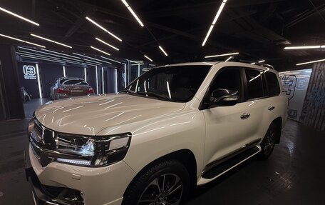 Toyota Land Cruiser 200, 2019 год, 7 000 000 рублей, 4 фотография