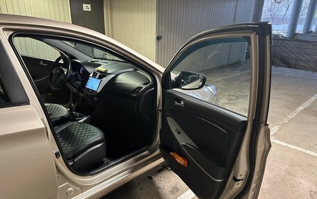 Hyundai Solaris II рестайлинг, 2013 год, 950 000 рублей, 16 фотография