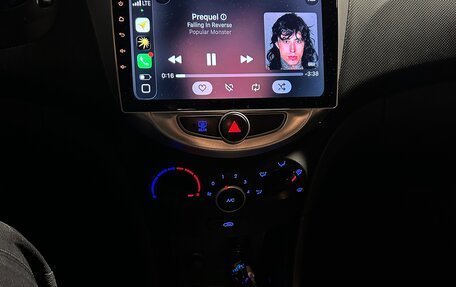 Hyundai Solaris II рестайлинг, 2013 год, 950 000 рублей, 26 фотография