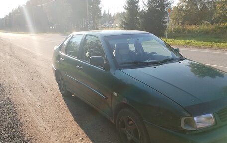 Volkswagen Polo III рестайлинг, 2001 год, 140 000 рублей, 2 фотография