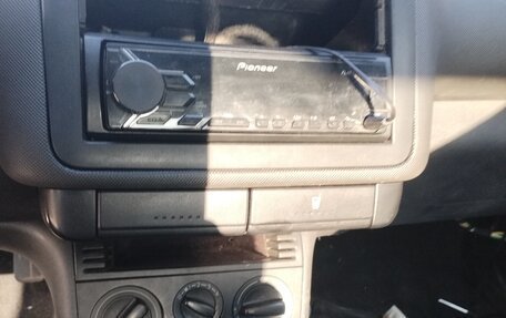 Volkswagen Polo III рестайлинг, 2001 год, 140 000 рублей, 13 фотография