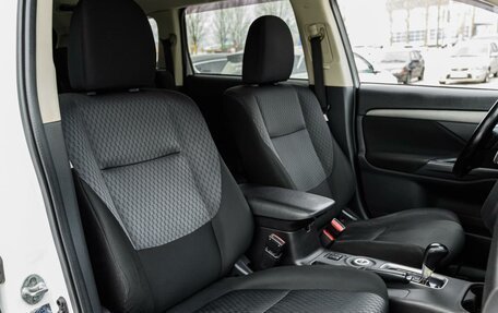 Mitsubishi Outlander III рестайлинг 3, 2014 год, 1 300 000 рублей, 10 фотография