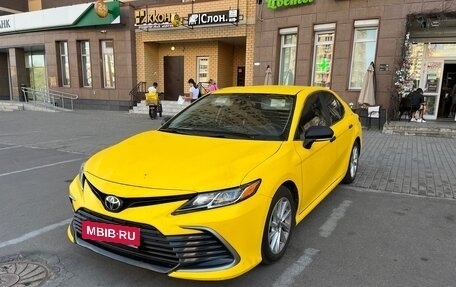 Toyota Camry, 2021 год, 3 000 000 рублей, 1 фотография