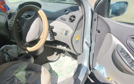 Toyota Platz, 2000 год, 550 000 рублей, 2 фотография