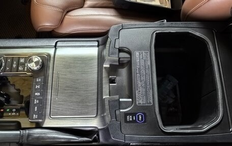 Toyota Land Cruiser 200, 2018 год, 9 000 000 рублей, 31 фотография