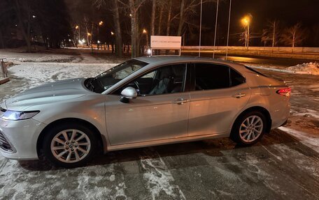 Toyota Camry, 2022 год, 3 400 000 рублей, 2 фотография