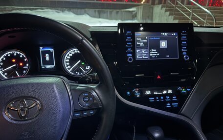 Toyota Camry, 2022 год, 3 400 000 рублей, 8 фотография