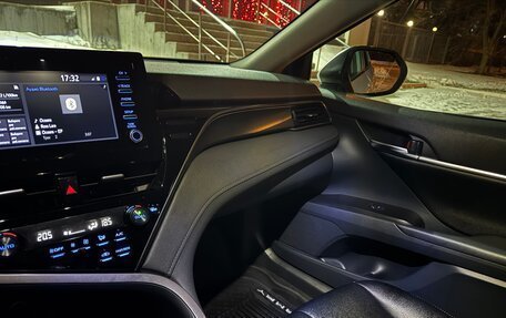 Toyota Camry, 2022 год, 3 400 000 рублей, 7 фотография