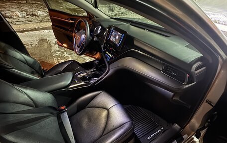 Toyota Camry, 2022 год, 3 400 000 рублей, 10 фотография