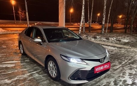 Toyota Camry, 2022 год, 3 400 000 рублей, 4 фотография