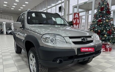 Chevrolet Niva I рестайлинг, 2011 год, 645 000 рублей, 4 фотография