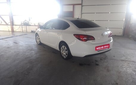 Opel Astra J, 2014 год, 660 000 рублей, 3 фотография